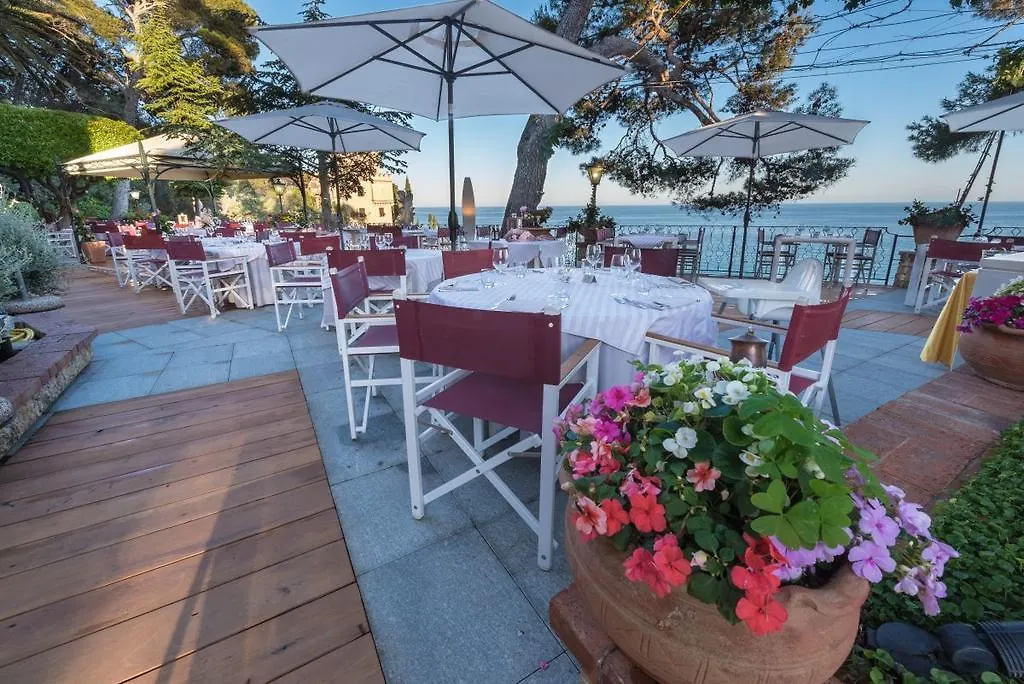 Hotel Punta Est Finale Ligure 4*,