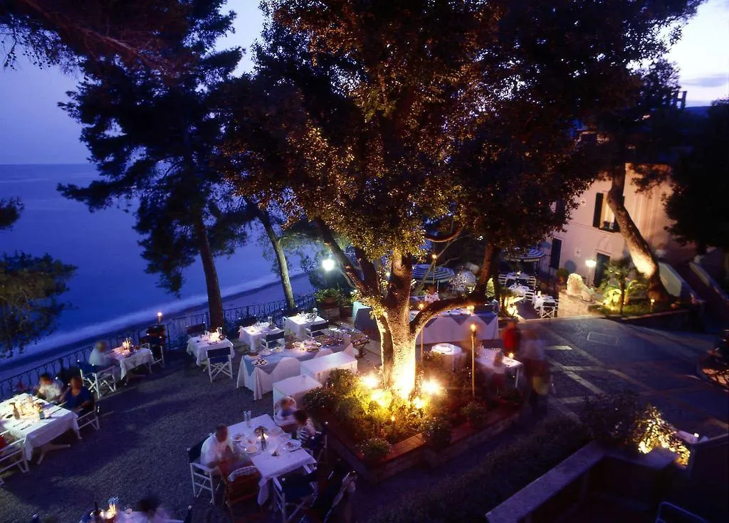 Hotel Punta Est Finale Ligure 4*,  Italy